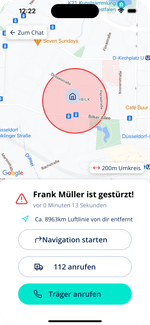 Abbildung eines Screens der Caera App, das Sturzbenachrichtigungen von Personen mit Optionen zur Navigation, Alarmierung der Rettungsdienste und Not-Kontaktaufnahme aufzeigt.